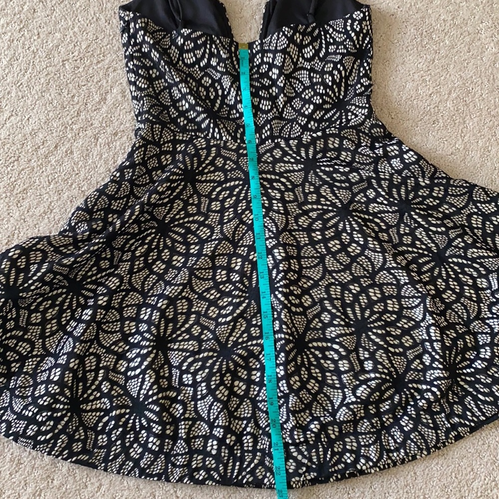Black and Beige Dress - Plunge Front - Trac - Picture 16 of 16